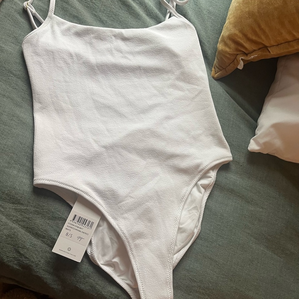 White Ribbed One piece - Picture 5 of 7